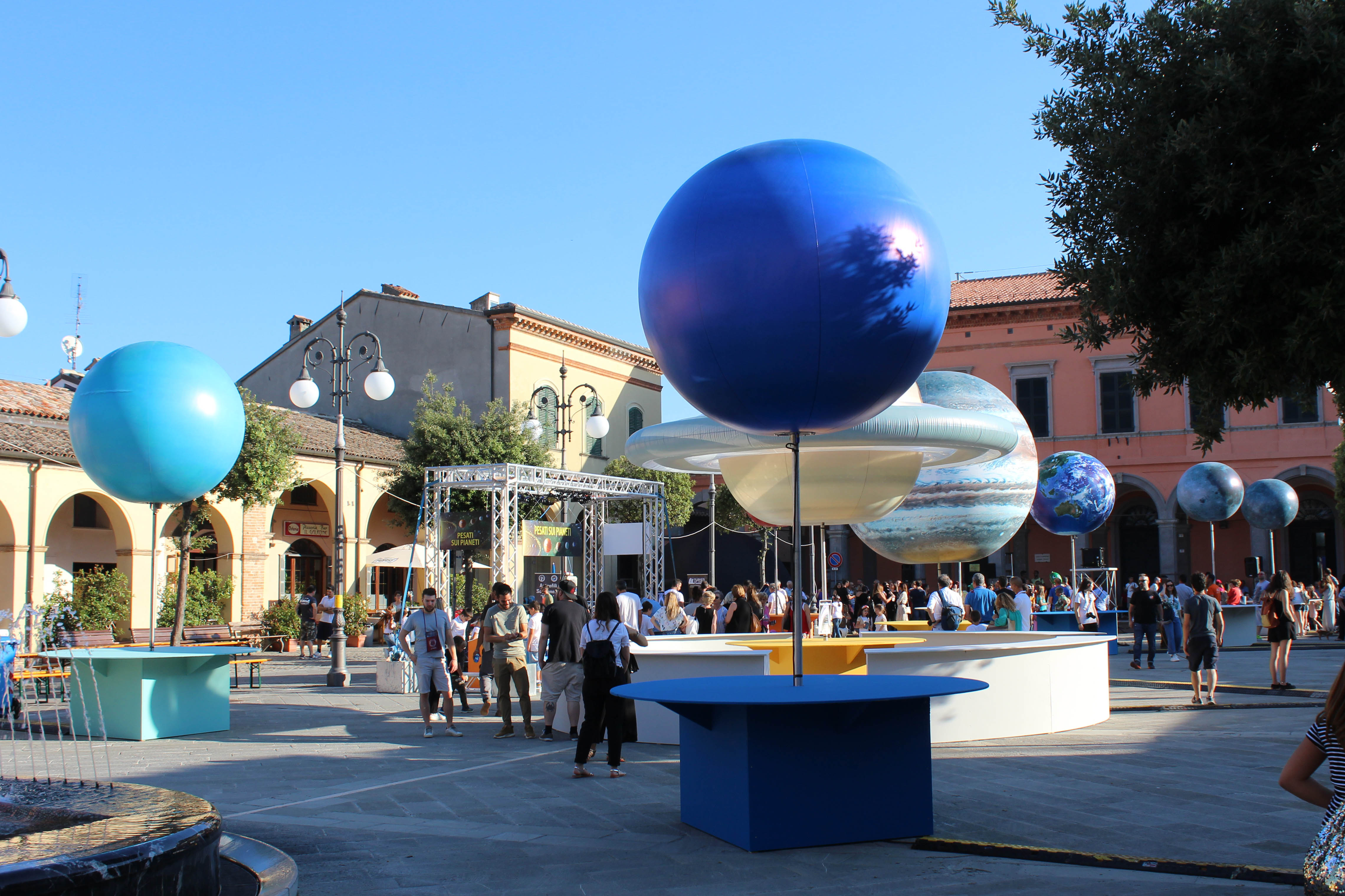 Inflatable planet set project