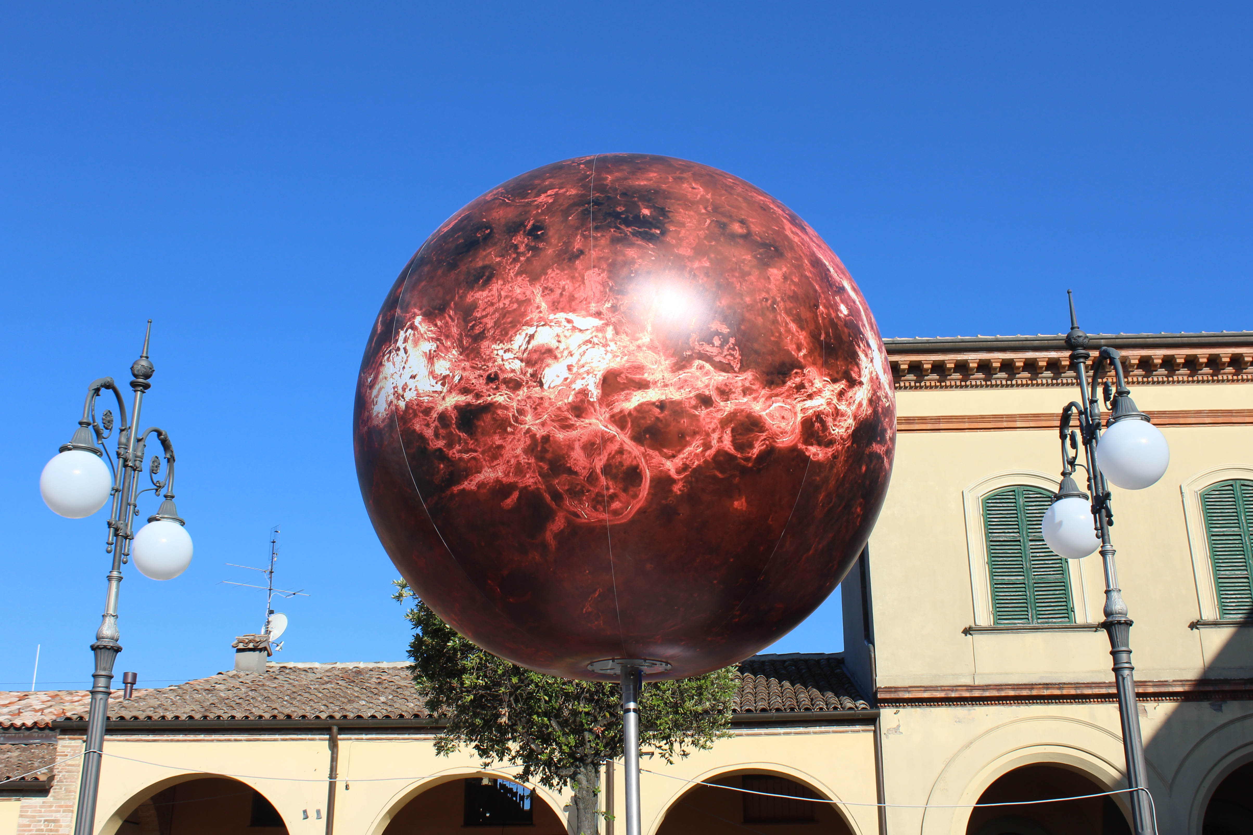 Inflatable planet set project