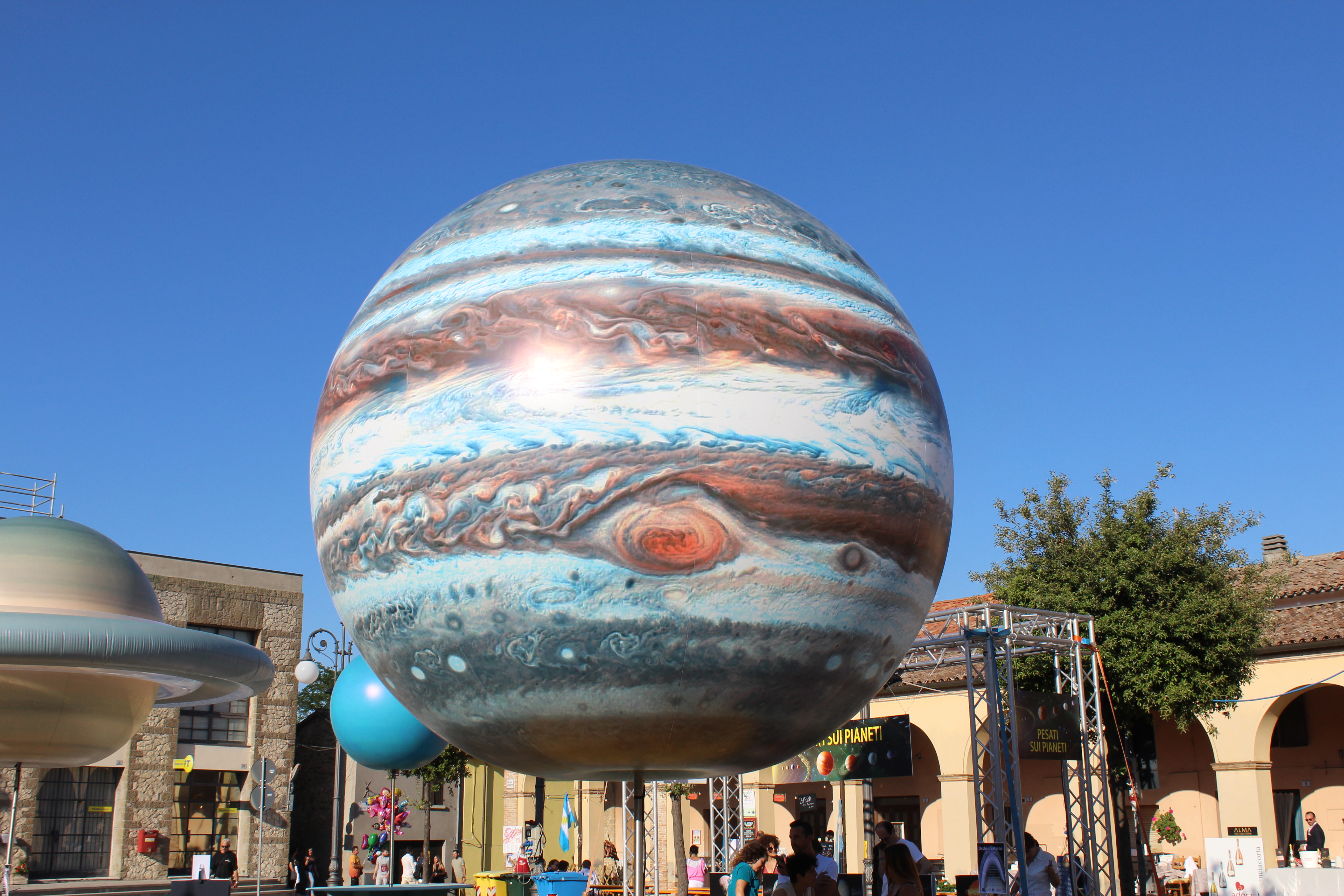 Inflatable planet set project