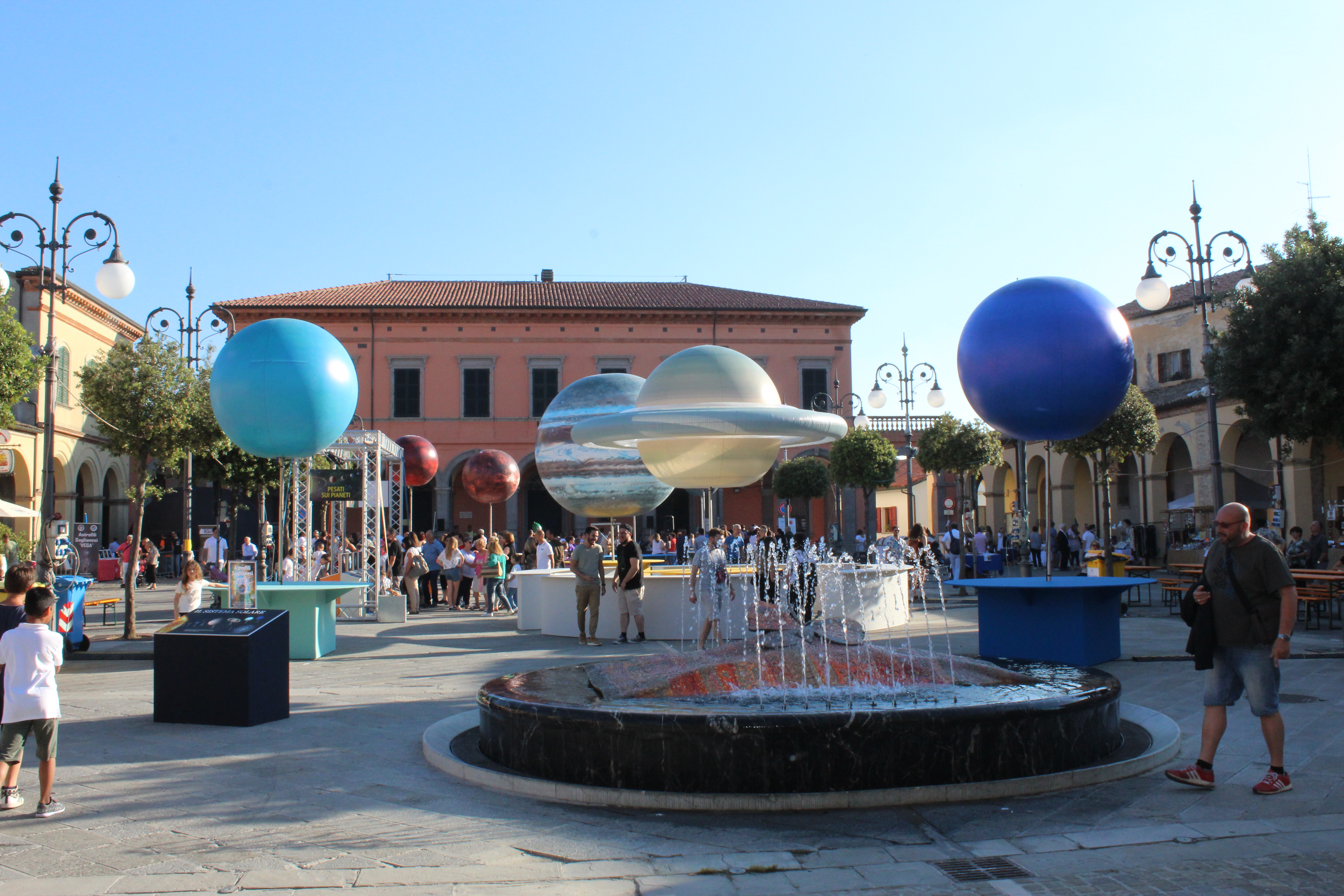 Inflatable planet set project